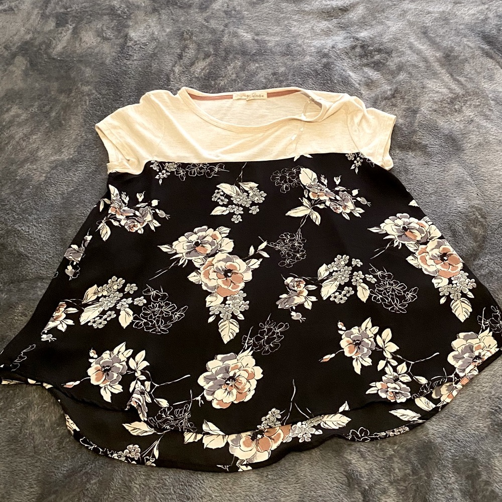 Floral cream/black blouse